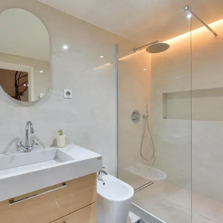 Dom wakacyjny Prestigious 5br Avenue Foch - Arc De Triomphe